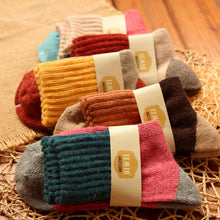 Load image into Gallery viewer, 5 Pairs Winter Vintage Rabbit Wool Socks Thicken Patchwork Cotton Socks