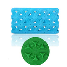 Load image into Gallery viewer, 2 PCS Cake Fondant Tool Heart Shaped Diamond Texture Plaid Overpass Quyi Seal Printing Mould