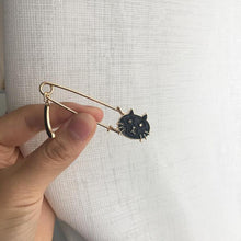 Load image into Gallery viewer, Lovely Drip Small Cat Wagging Tail Animal Brooch, Black, White