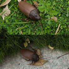 Load image into Gallery viewer, Tricky Funny Toy Infrared Remote Control Scary Creepy Cockroach, Size: 7.5*14cm