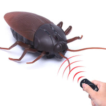 Load image into Gallery viewer, Tricky Funny Toy Infrared Remote Control Scary Creepy Cockroach, Size: 7.5*14cm