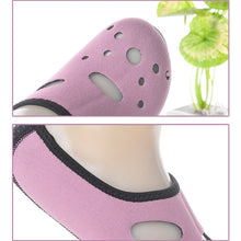 Load image into Gallery viewer, Comfortable and anti-slip 3MM swimming diving socks breathable water to swim the beach socks Size:XXS (Children)